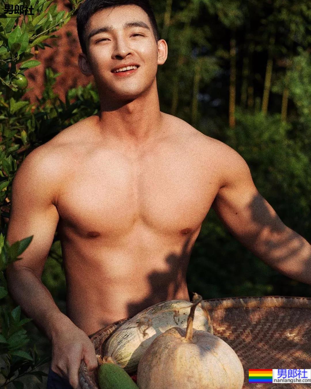 毛若懿早年照曝光，从偶像男团到圈内名媛差别大？ - 51虹马