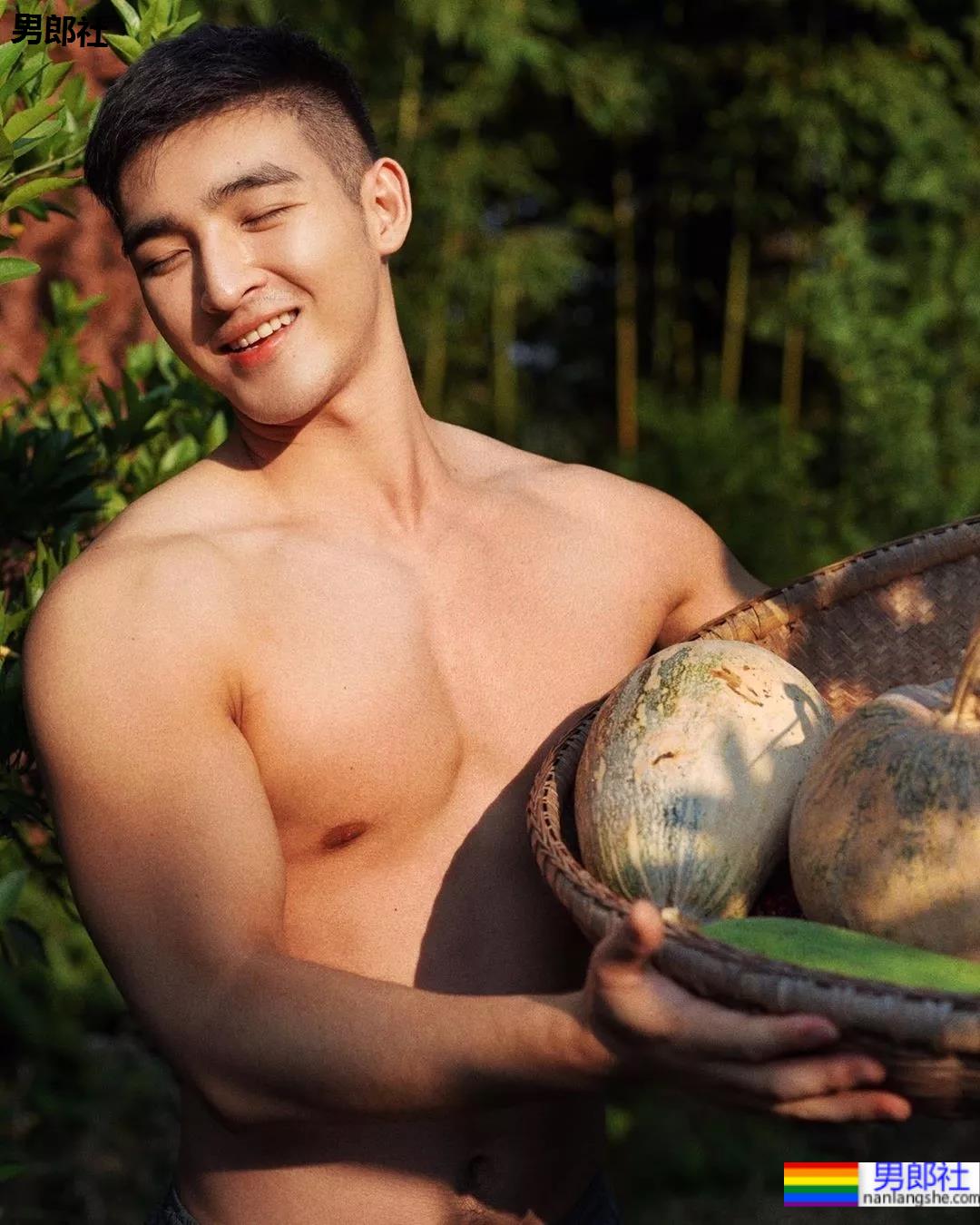 毛若懿早年照曝光，从偶像男团到圈内名媛差别大？ - 51虹马