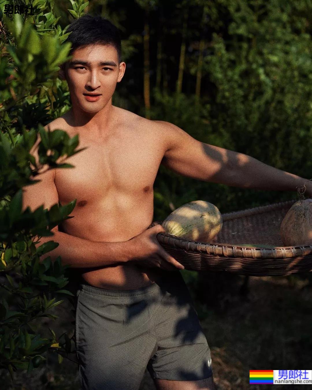 毛若懿早年照曝光，从偶像男团到圈内名媛差别大？ - 51虹马