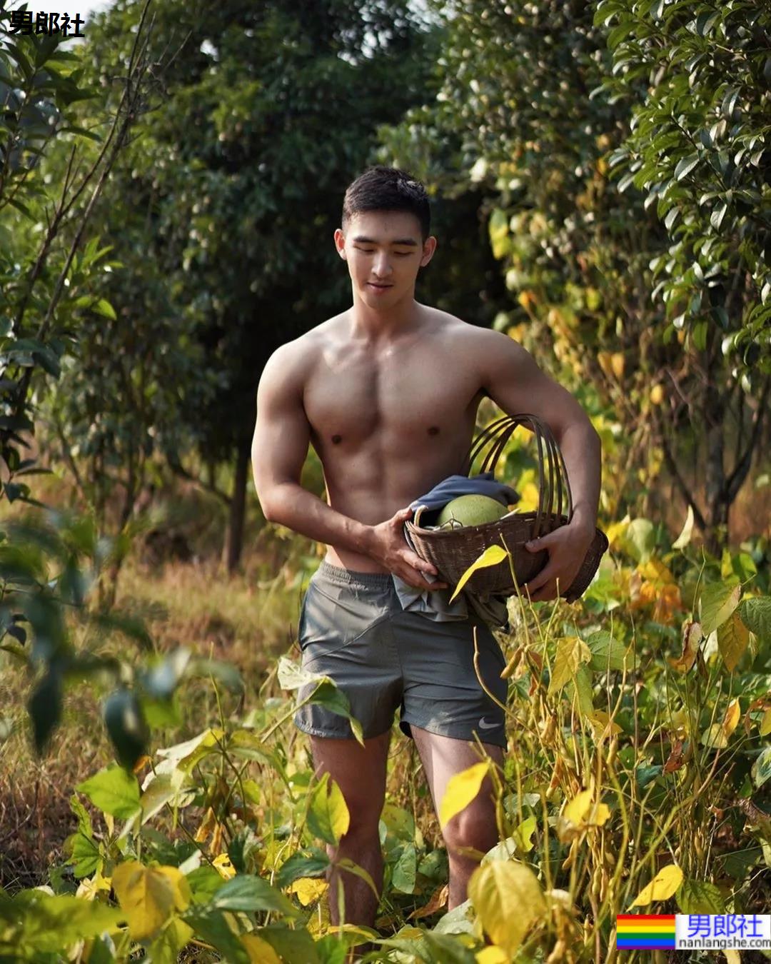 毛若懿早年照曝光，从偶像男团到圈内名媛差别大？ - 51虹马