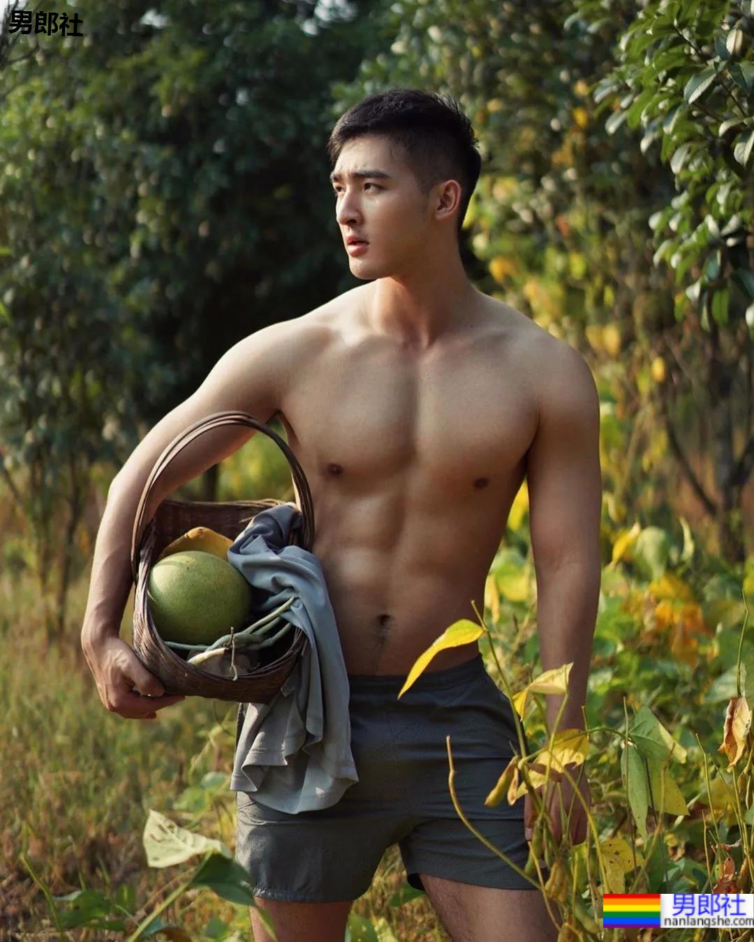 毛若懿早年照曝光，从偶像男团到圈内名媛差别大？ - 51虹马