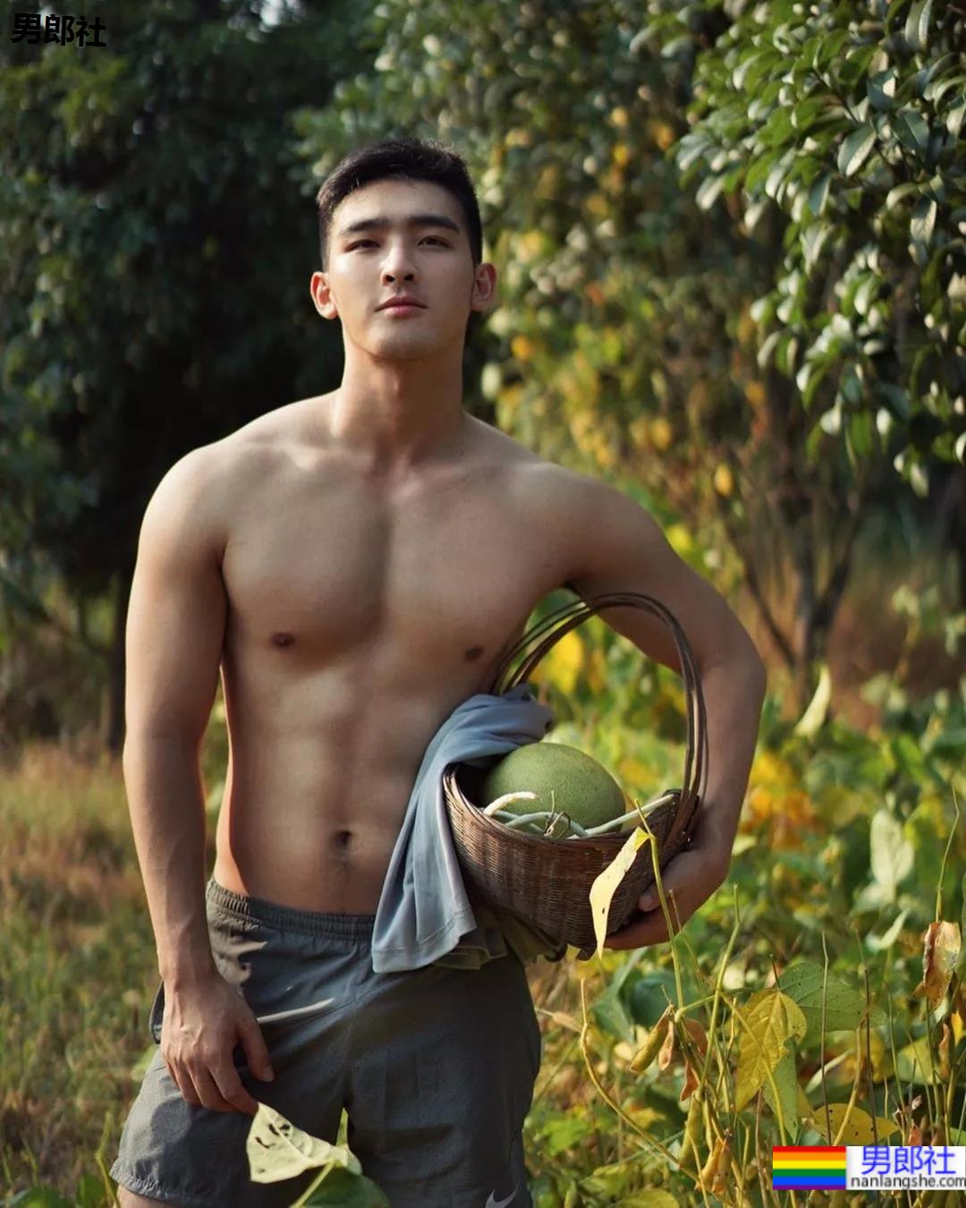 毛若懿早年照曝光，从偶像男团到圈内名媛差别大？ - 51虹马