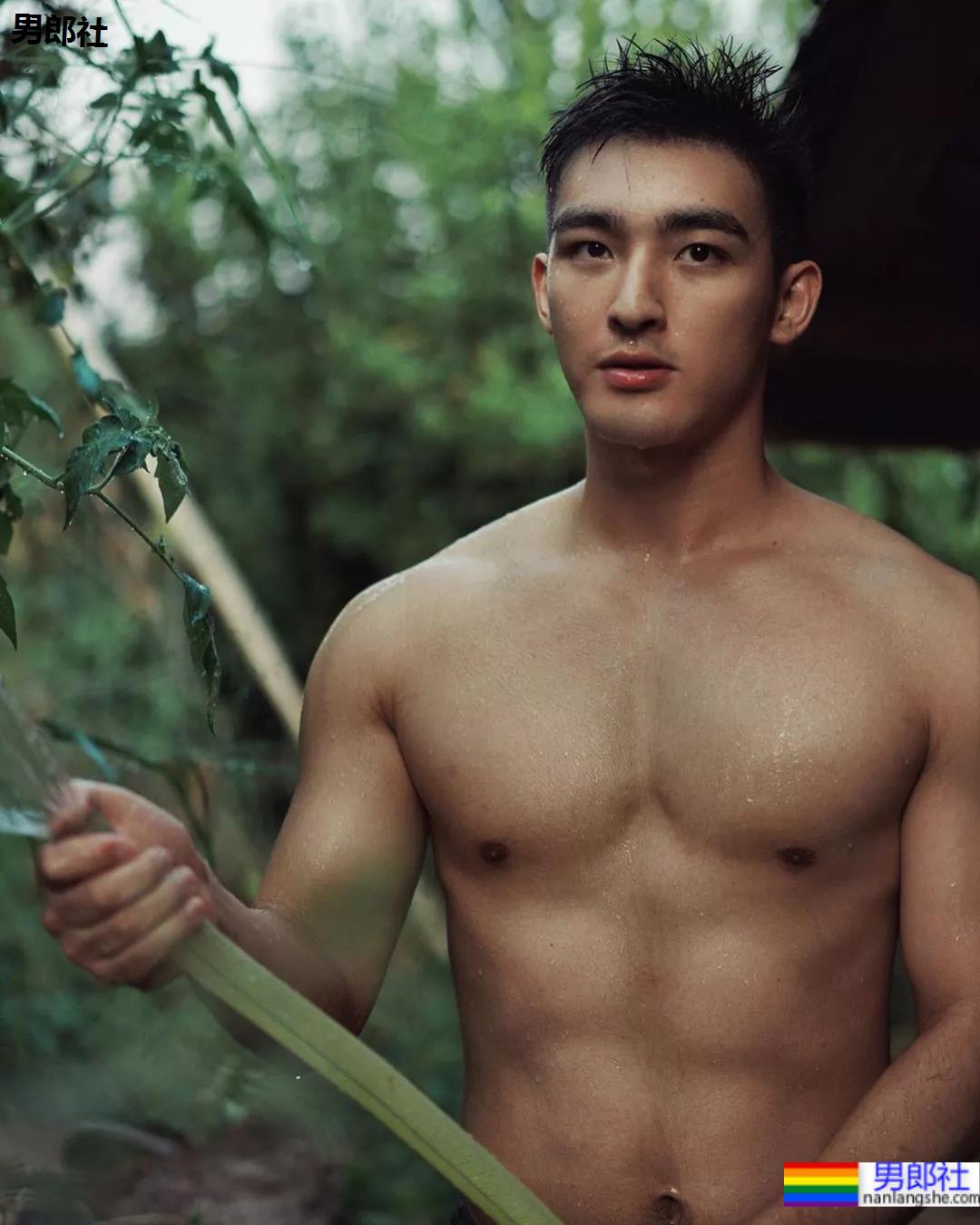 毛若懿早年照曝光，从偶像男团到圈内名媛差别大？ - 51虹马