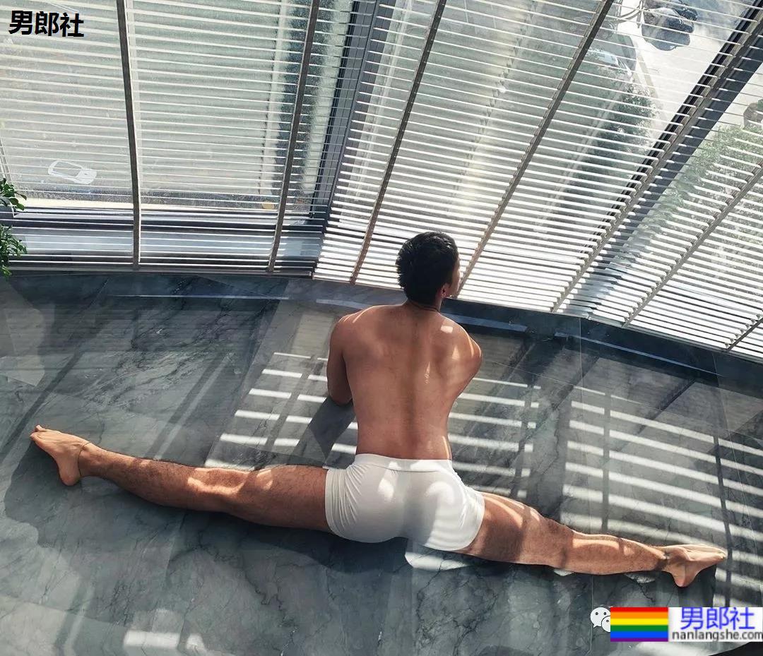 毛若懿早年照曝光，从偶像男团到圈内名媛差别大？ - 51虹马