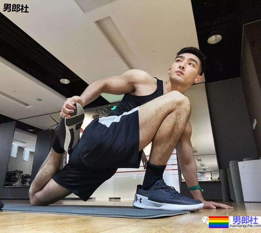 毛若懿早年照曝光，从偶像男团到圈内名媛差别大？ - 51虹马