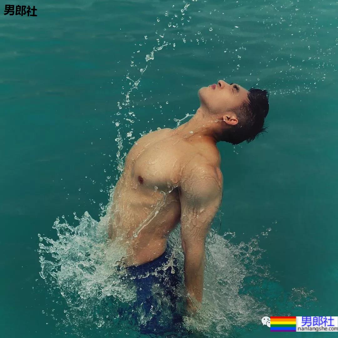 毛若懿早年照曝光，从偶像男团到圈内名媛差别大？ - 51虹马