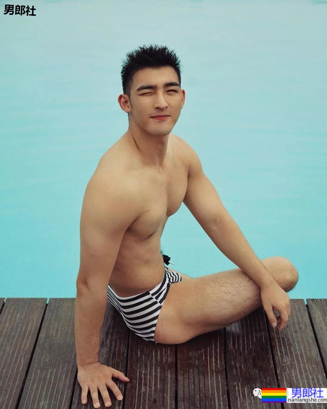 毛若懿早年照曝光，从偶像男团到圈内名媛差别大？ - 51虹马