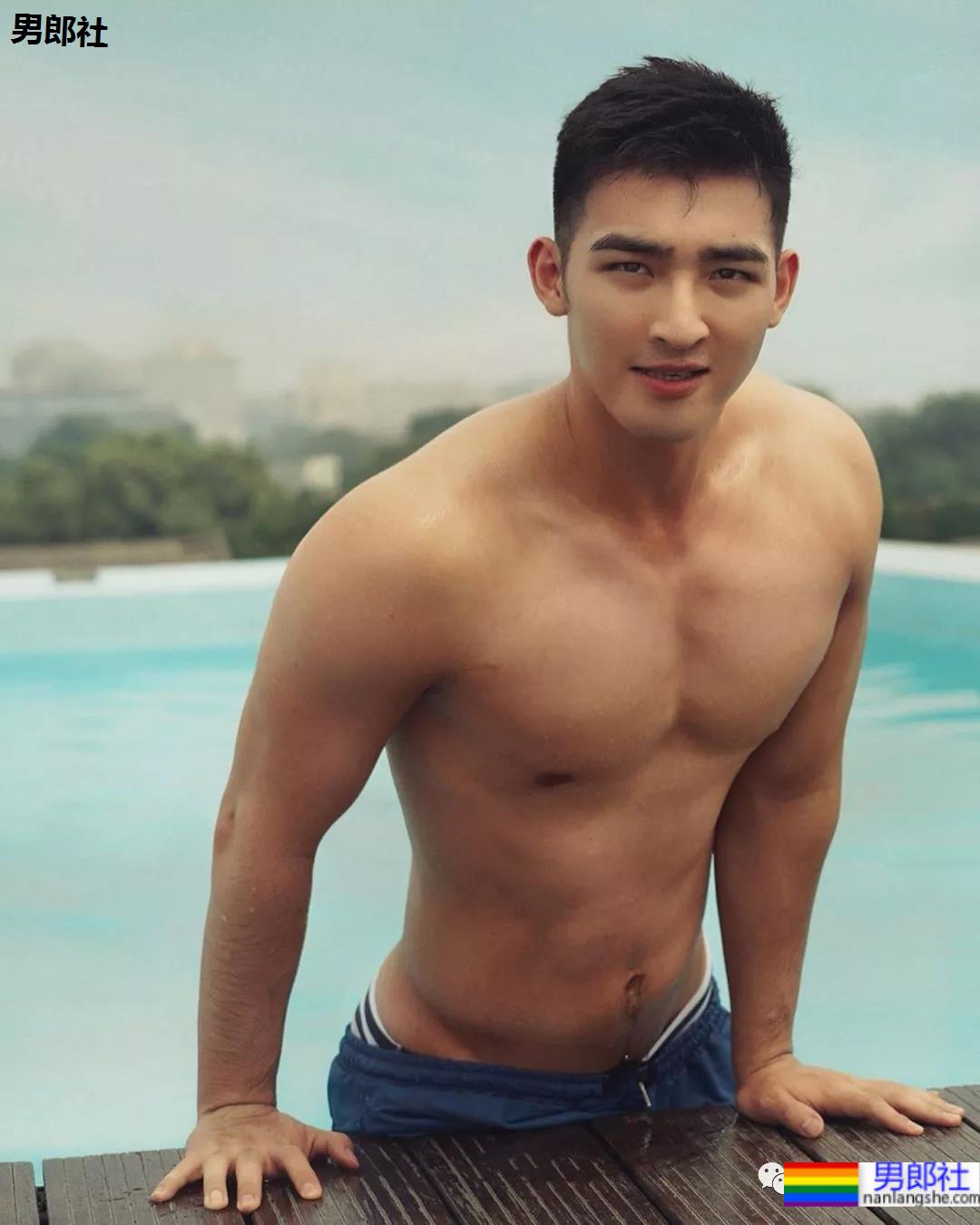 毛若懿早年照曝光，从偶像男团到圈内名媛差别大？ - 51虹马