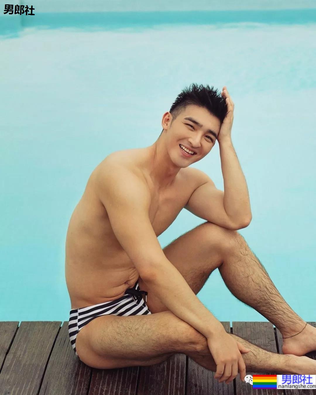 毛若懿早年照曝光，从偶像男团到圈内名媛差别大？ - 51虹马