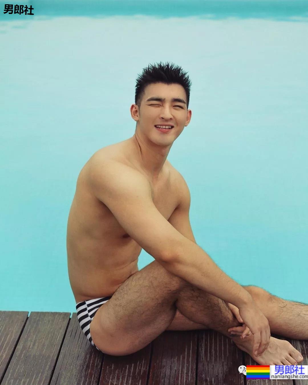 毛若懿早年照曝光，从偶像男团到圈内名媛差别大？ - 51虹马