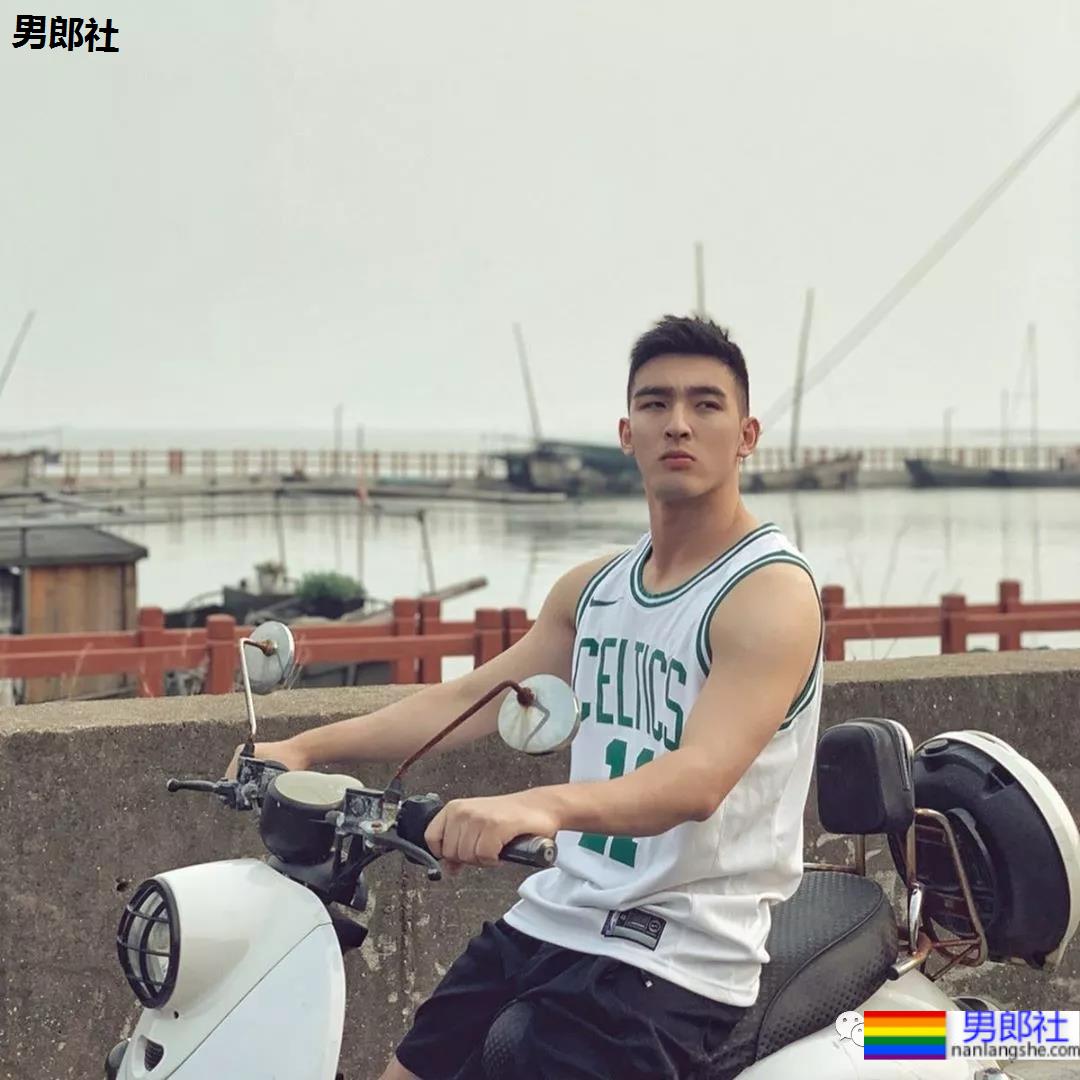 毛若懿早年照曝光，从偶像男团到圈内名媛差别大？ - 51虹马