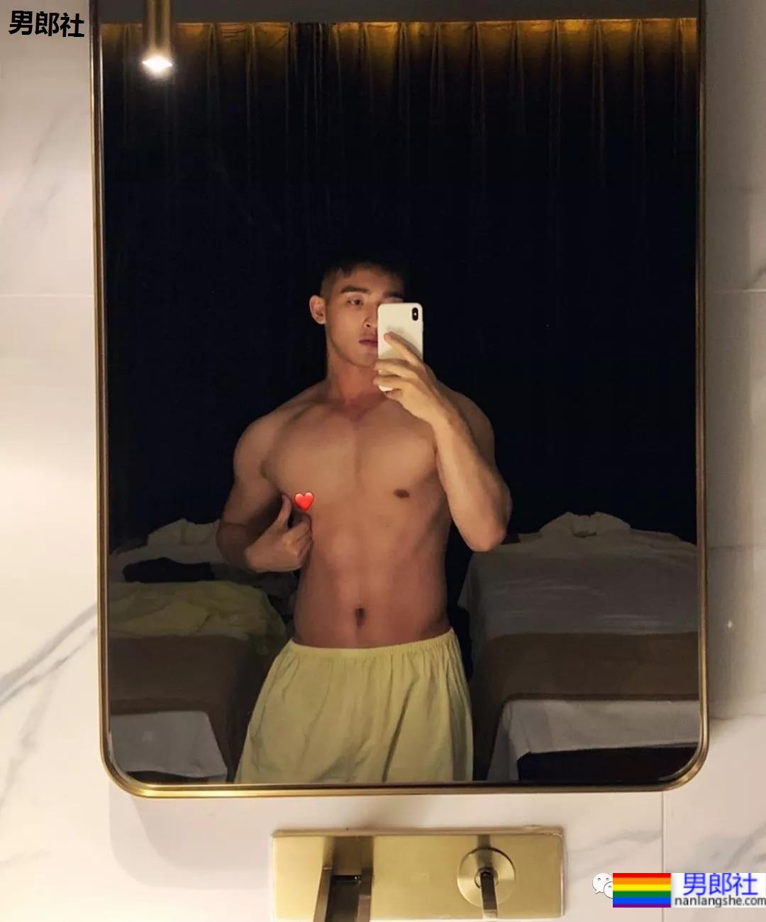 毛若懿早年照曝光，从偶像男团到圈内名媛差别大？ - 51虹马