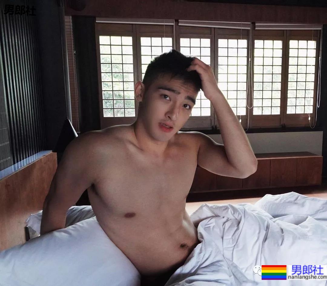 毛若懿早年照曝光，从偶像男团到圈内名媛差别大？ - 51虹马