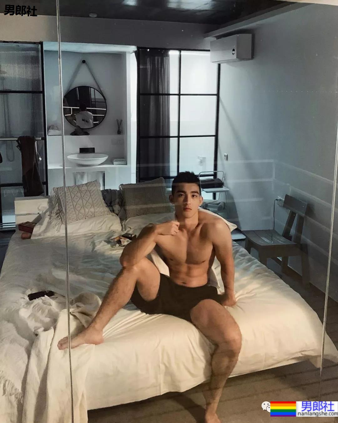 毛若懿早年照曝光，从偶像男团到圈内名媛差别大？ - 51虹马