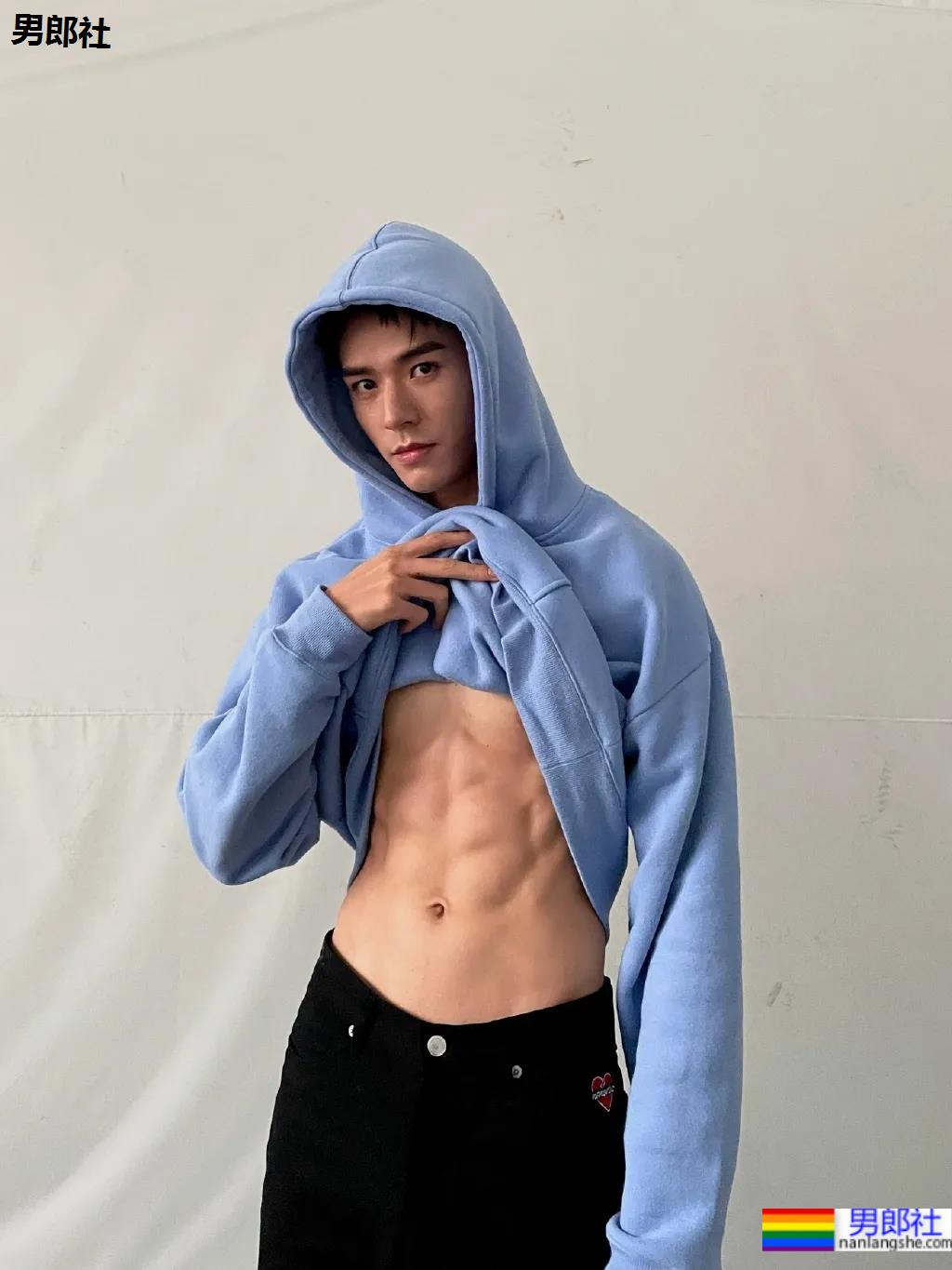 《山河令》龚俊晒腹肌疯狂宠粉，白嫩薄肌身材太养眼！ - 51虹马