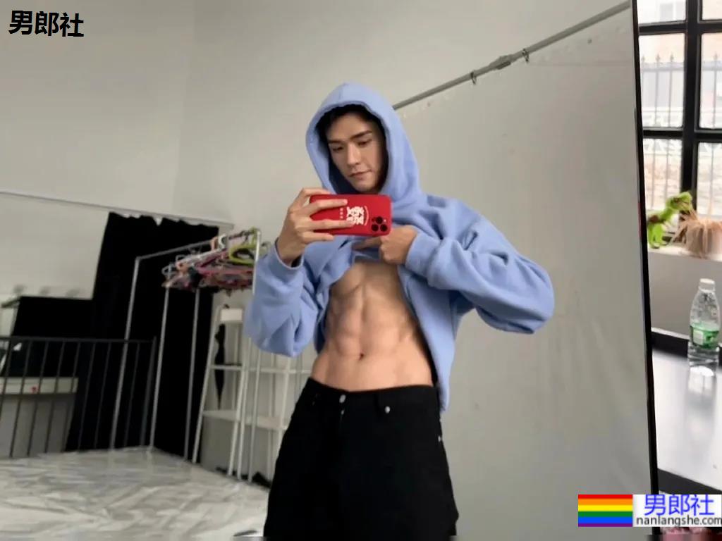 《山河令》龚俊晒腹肌疯狂宠粉，白嫩薄肌身材太养眼！ - 51虹马