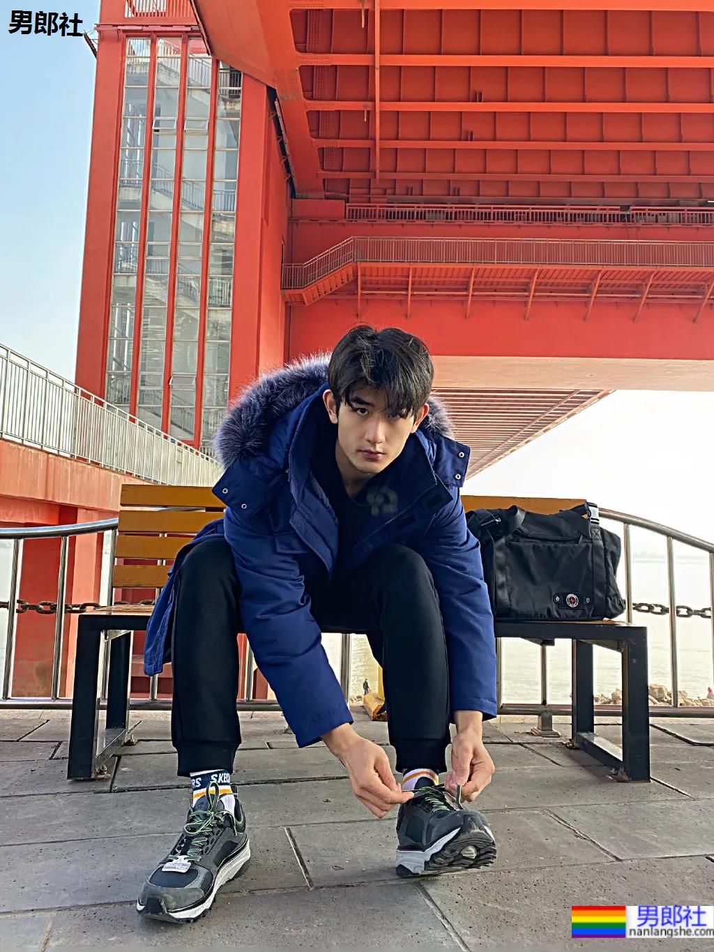 白壮退役特战队员居然登上央视了？一身腱子肉身材越来越壮了！ - 51虹马