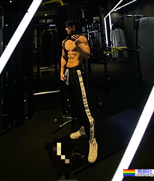 白壮退役特战队员居然登上央视了？一身腱子肉身材越来越壮了！ - 51虹马