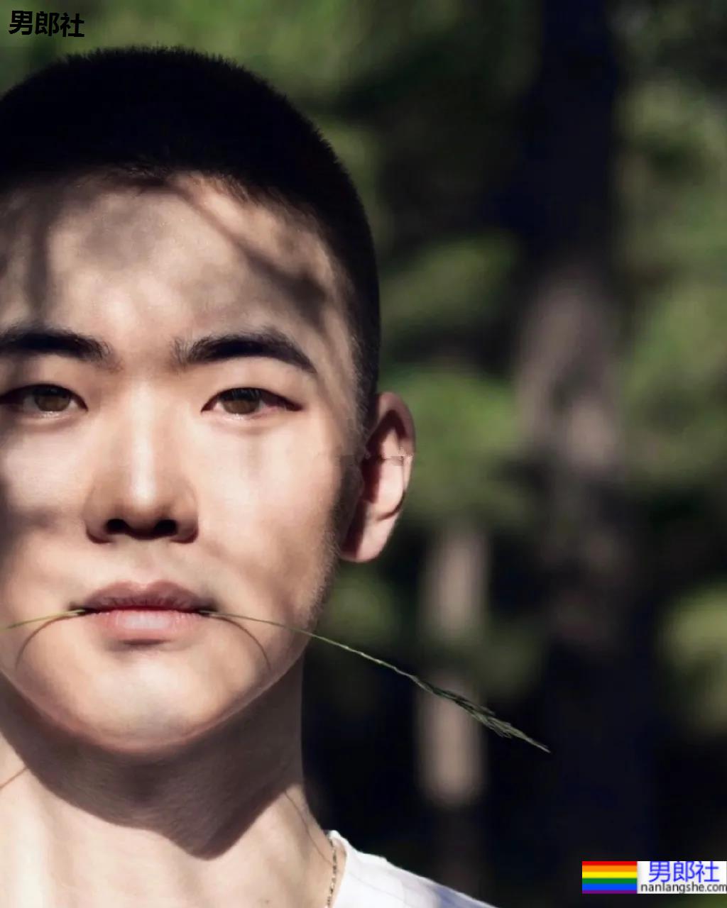 寸头肌肉医生自拍照太吸睛，白哇大长腿千万不可错过! - 51虹马