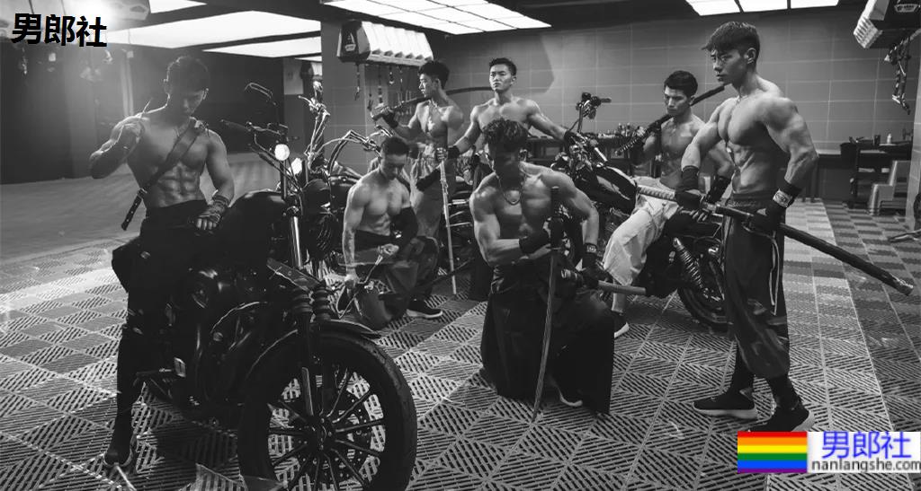 肌肉男COS黑武士小视频火了！重庆最帅私教都在这里了，你想体验谁的课？ - 51虹马