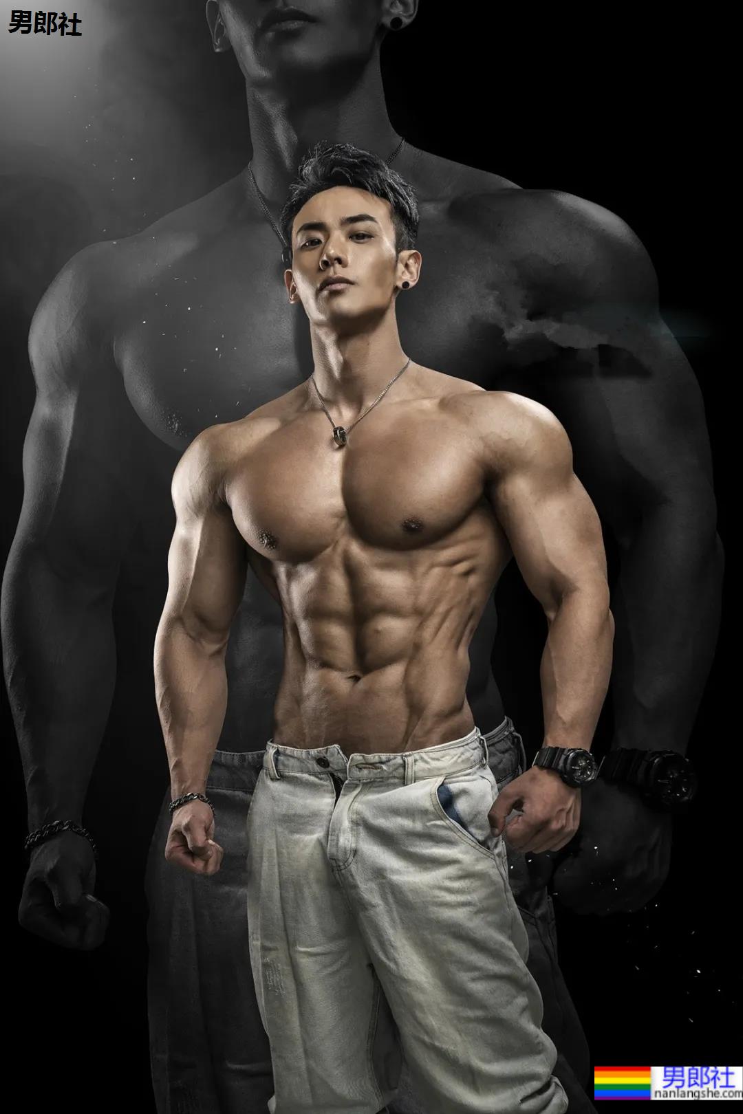 肌肉男COS黑武士小视频火了！重庆最帅私教都在这里了，你想体验谁的课？ - 51虹马