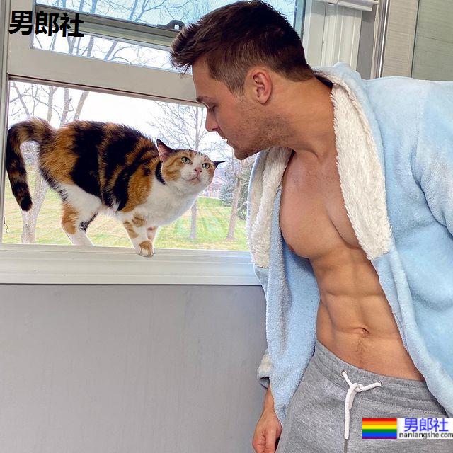 和重训与超萌猫猫过着幸福人生的美国巨巨帅哥：Cody Messner - 51虹马