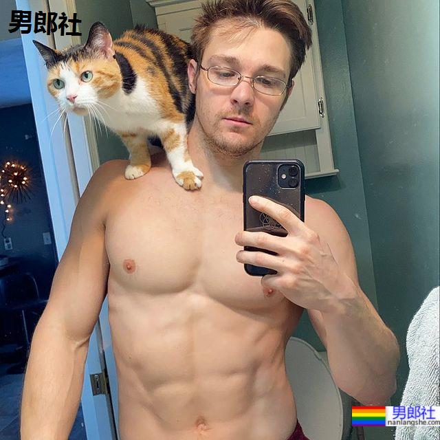 和重训与超萌猫猫过着幸福人生的美国巨巨帅哥：Cody Messner - 51虹马