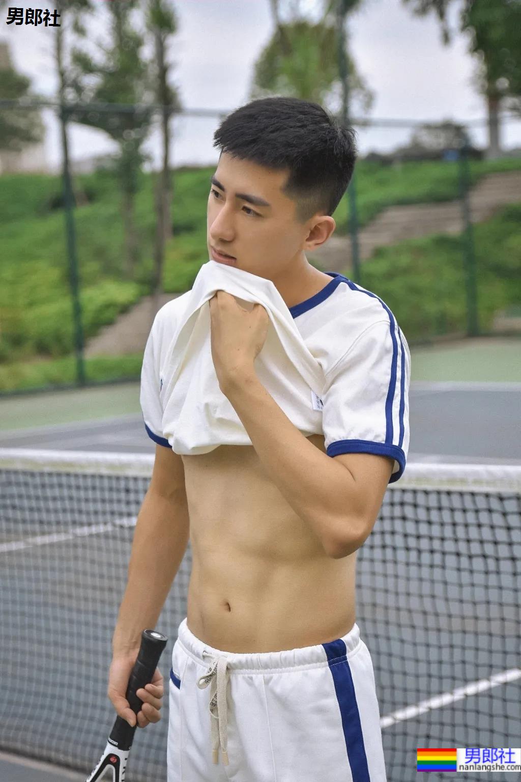 成都超帅网球男孩写真，这个侧颜绝了！ - 51虹马