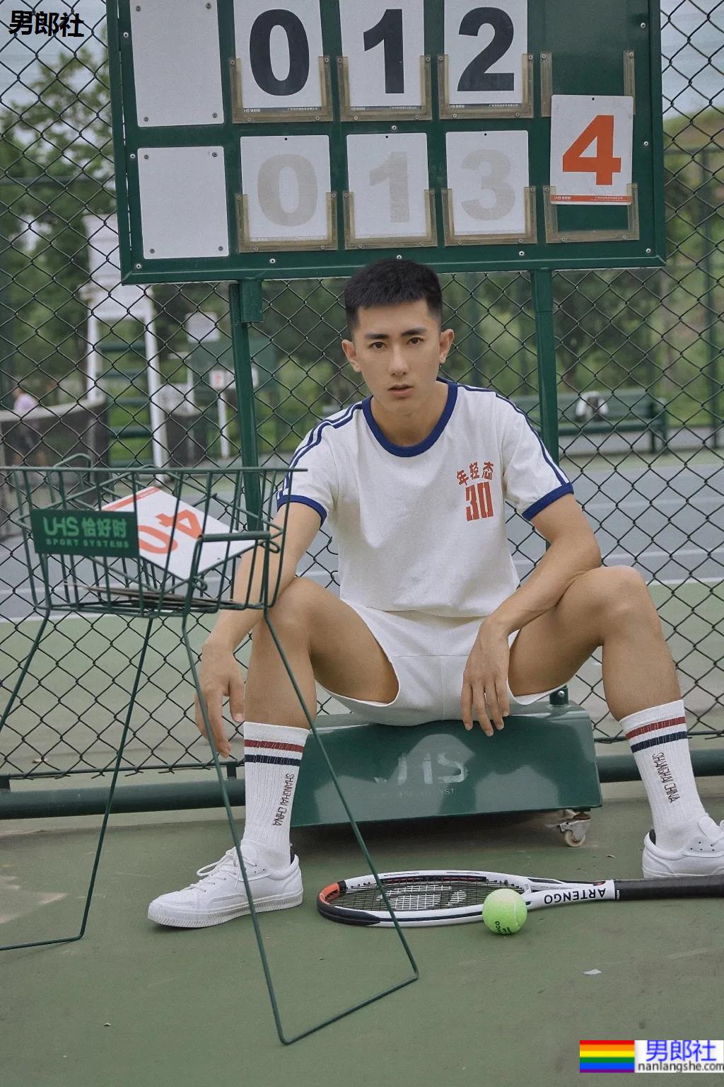 成都超帅网球男孩写真，这个侧颜绝了！ - 51虹马