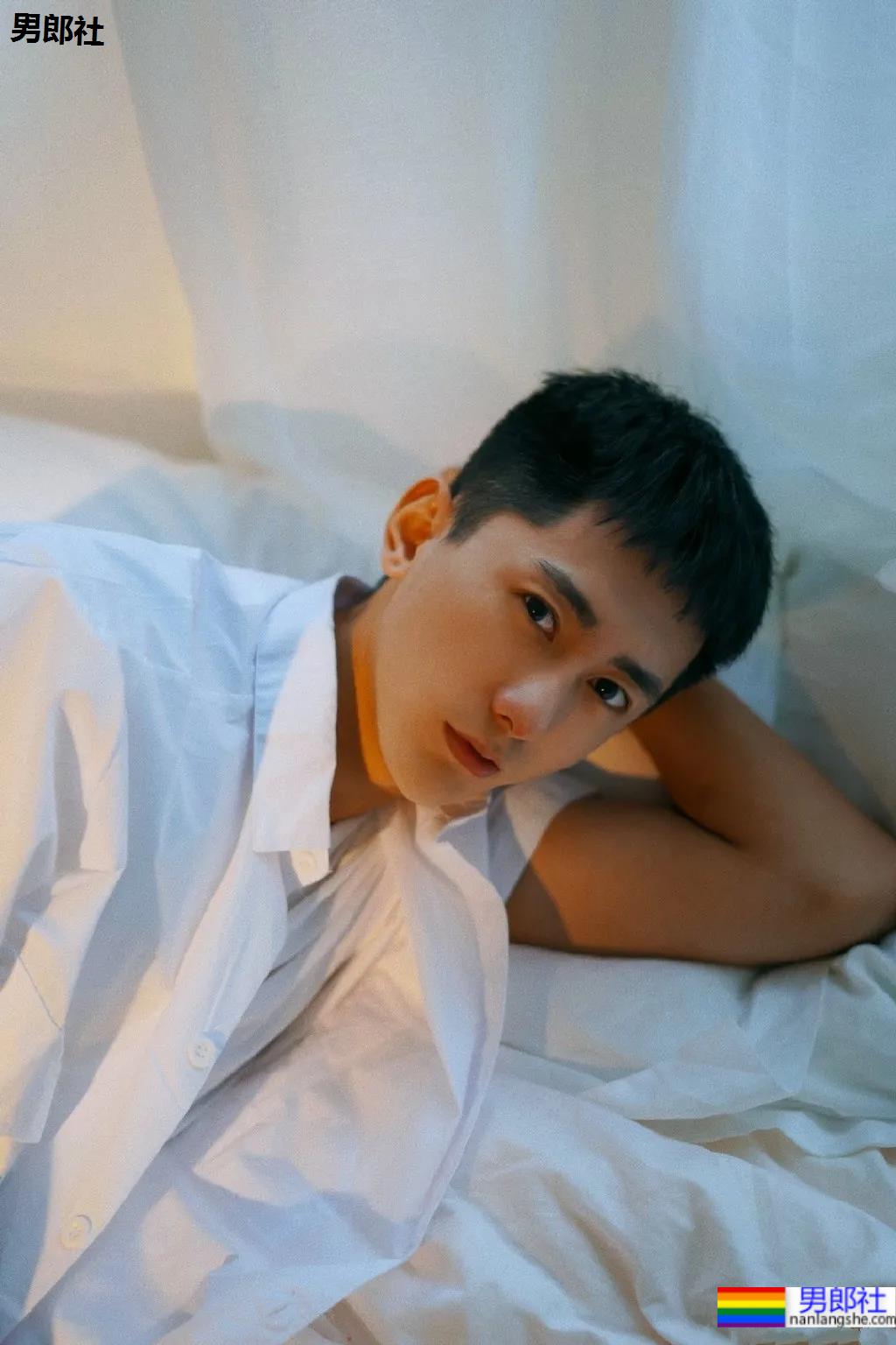 成都超帅网球男孩写真，这个侧颜绝了！ - 51虹马