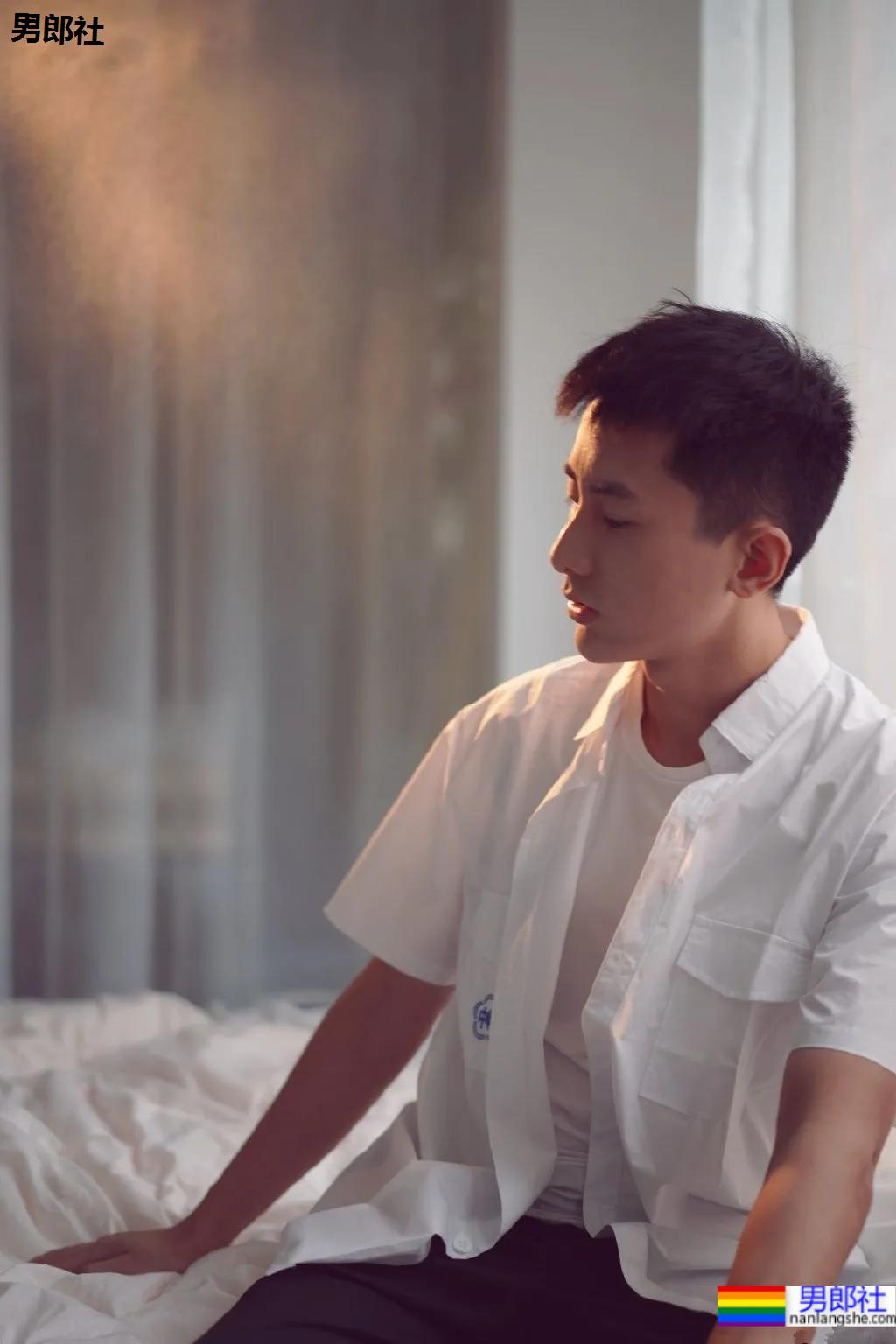 成都超帅网球男孩写真，这个侧颜绝了！ - 51虹马