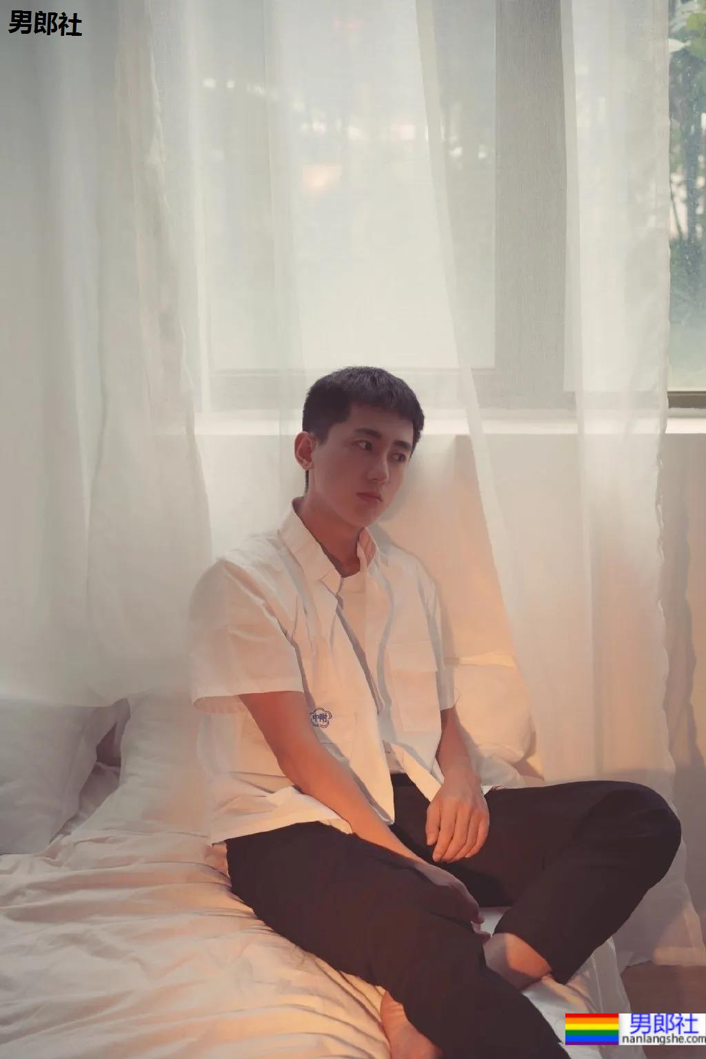 成都超帅网球男孩写真，这个侧颜绝了！ - 51虹马