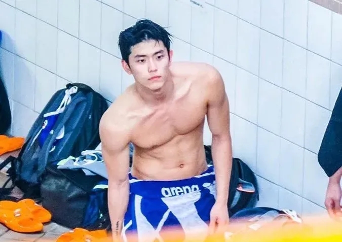 直拍97年水球运动员视频火了!颜正条顺体育生帅出圈,难怪镜头只拍他! - 51虹马 直拍97年水球运动员视频火了!颜正条顺体育生帅出圈,难怪镜头只拍他! - 51虹马