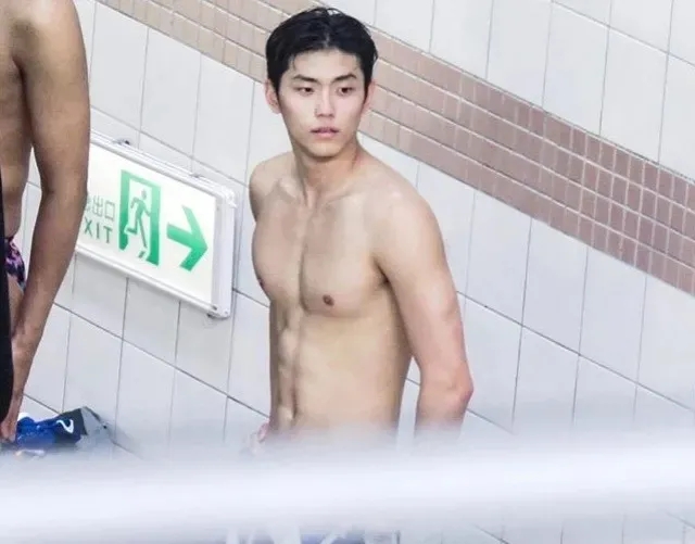 直拍97年水球运动员视频火了!颜正条顺体育生帅出圈,难怪镜头只拍他! - 51虹马 直拍97年水球运动员视频火了!颜正条顺体育生帅出圈,难怪镜头只拍他! - 51虹马