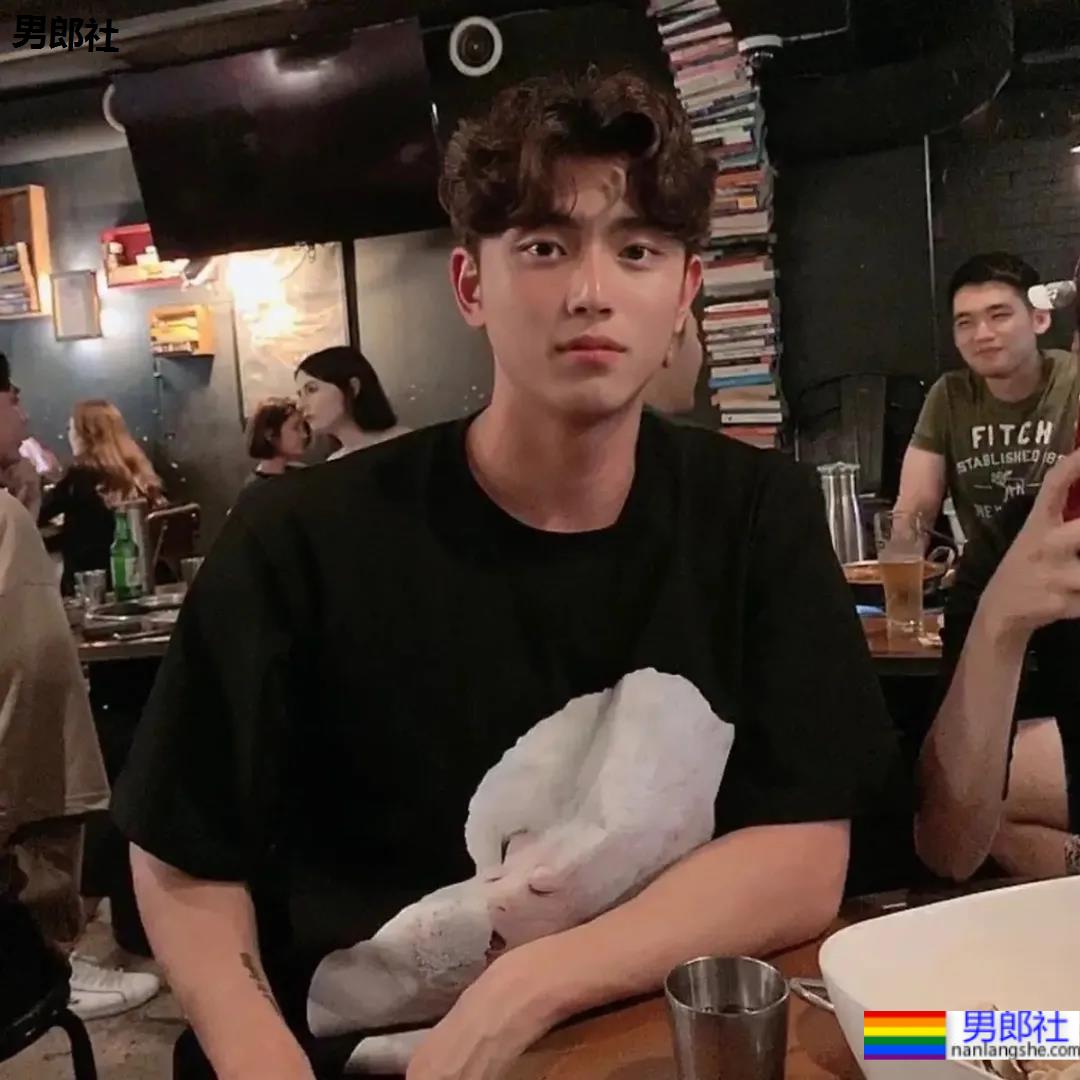 直拍97年水球运动员视频火了!颜正条顺体育生帅出圈,难怪镜头只拍他! - 51虹马 直拍97年水球运动员视频火了!颜正条顺体育生帅出圈,难怪镜头只拍他! - 51虹马