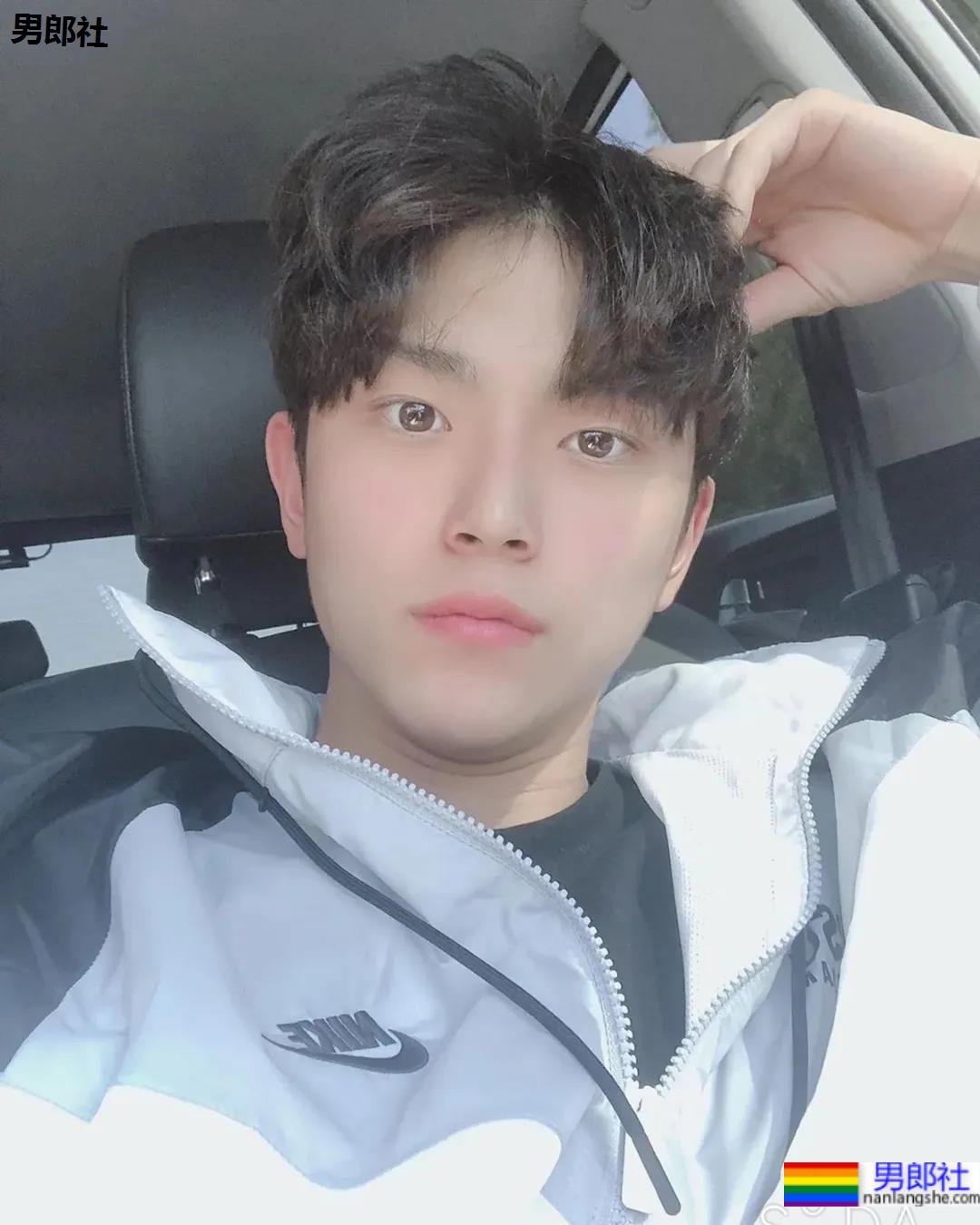 直拍97年水球运动员视频火了!颜正条顺体育生帅出圈,难怪镜头只拍他! - 51虹马 直拍97年水球运动员视频火了!颜正条顺体育生帅出圈,难怪镜头只拍他! - 51虹马