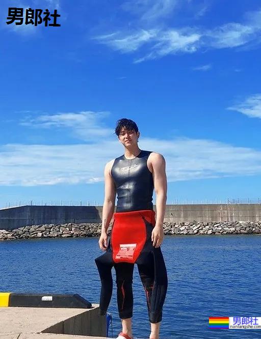 直拍97年水球运动员视频火了!颜正条顺体育生帅出圈,难怪镜头只拍他! - 51虹马 直拍97年水球运动员视频火了!颜正条顺体育生帅出圈,难怪镜头只拍他! - 51虹马