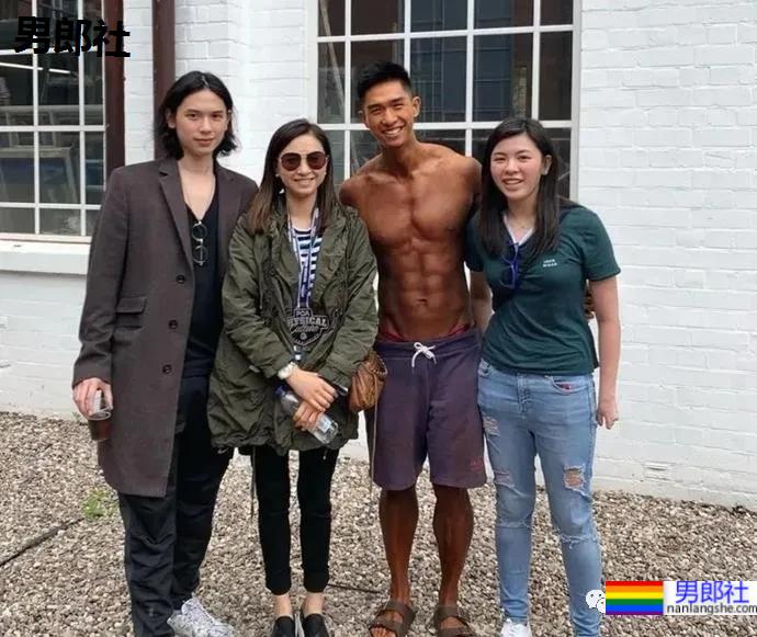 那个成了网红肌肉男的港姐儿子，新照露内裤边放飞自我 - 51虹马