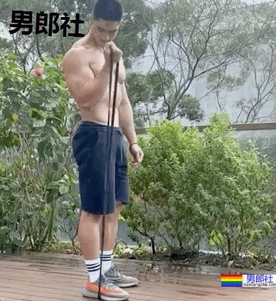 那个成了网红肌肉男的港姐儿子，新照露内裤边放飞自我 - 51虹马