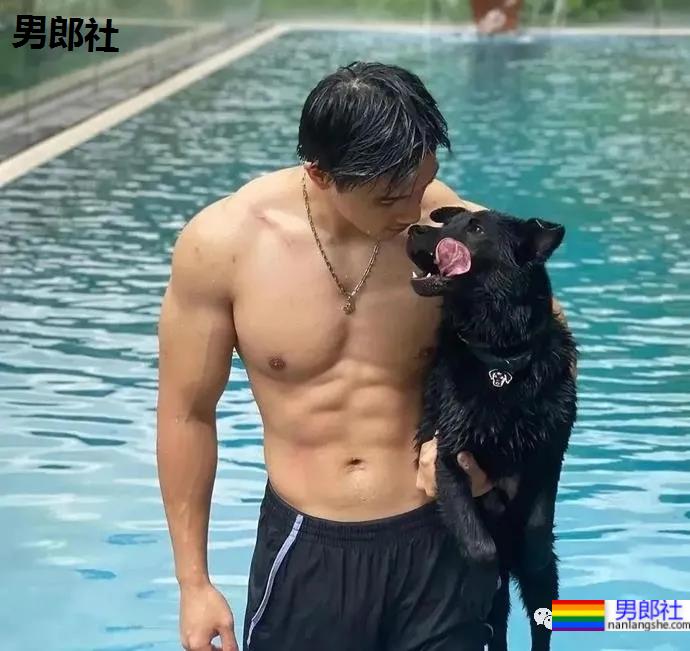 那个成了网红肌肉男的港姐儿子，新照露内裤边放飞自我 - 51虹马