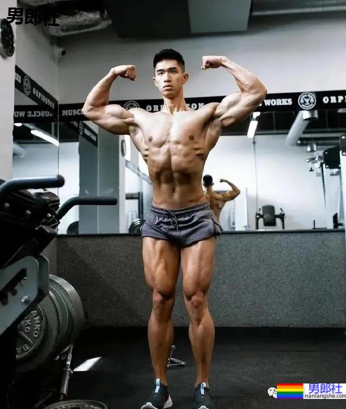 那个成了网红肌肉男的港姐儿子，新照露内裤边放飞自我 - 51虹马