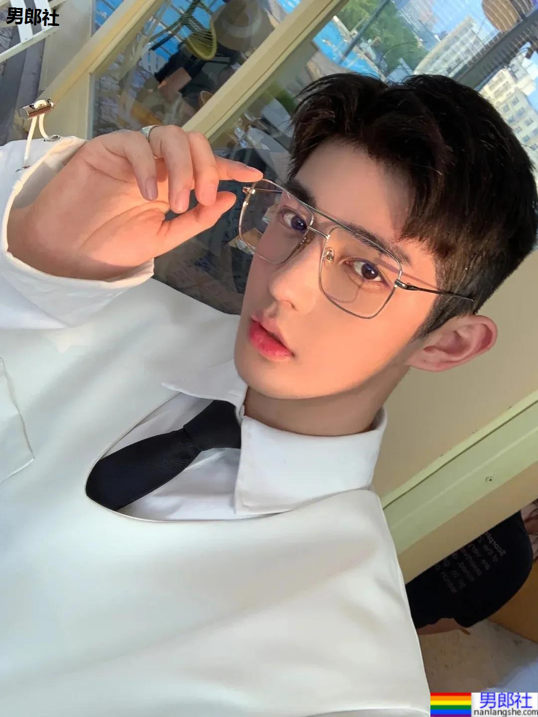 超帅鲜嫩网红博主，帅你一脸鼻血！ - 51虹马