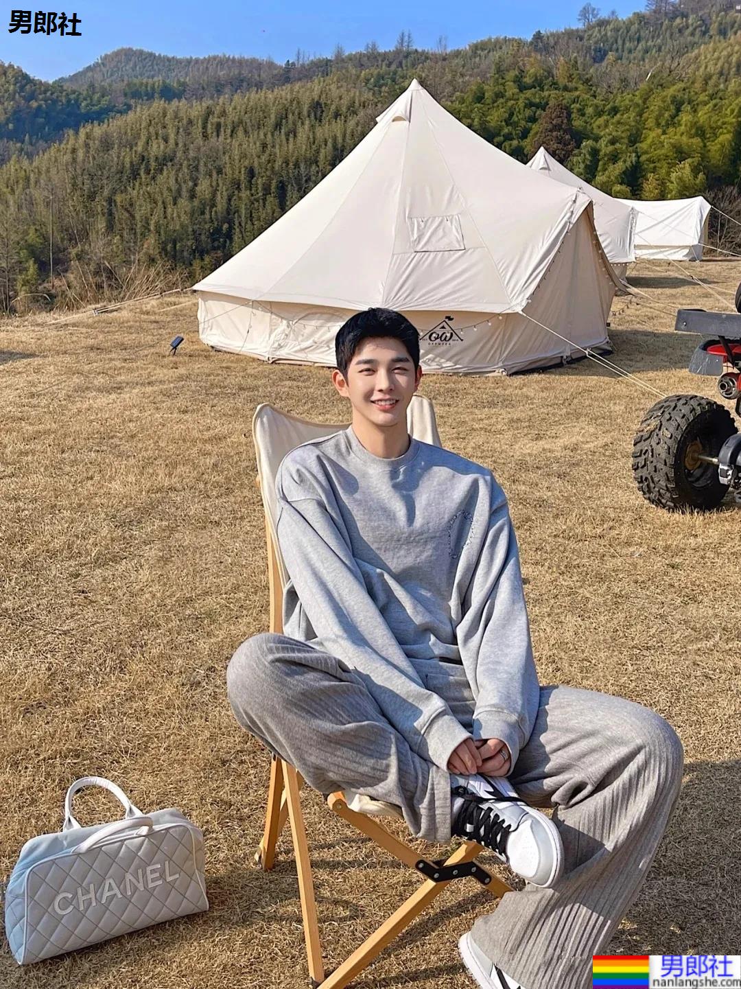 超帅鲜嫩网红博主，帅你一脸鼻血！ - 51虹马