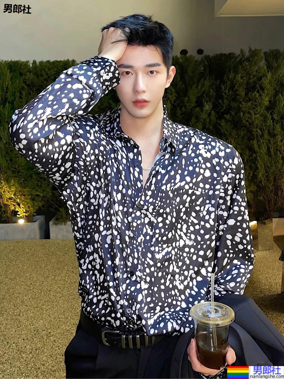 超帅鲜嫩网红博主，帅你一脸鼻血！ - 51虹马