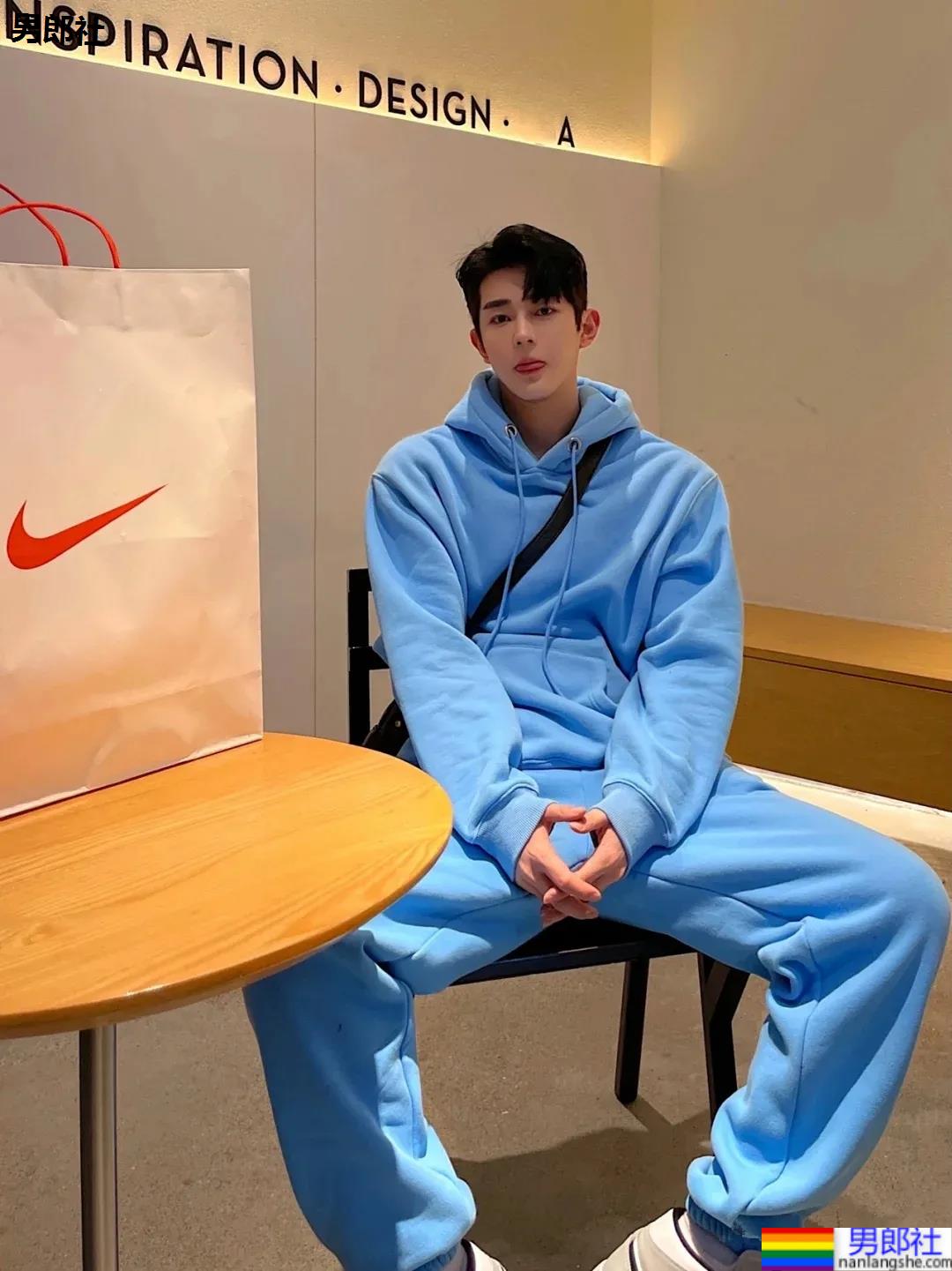 超帅鲜嫩网红博主，帅你一脸鼻血！ - 51虹马