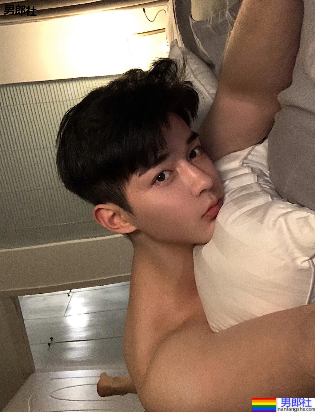 超帅鲜嫩网红博主，帅你一脸鼻血！ - 51虹马