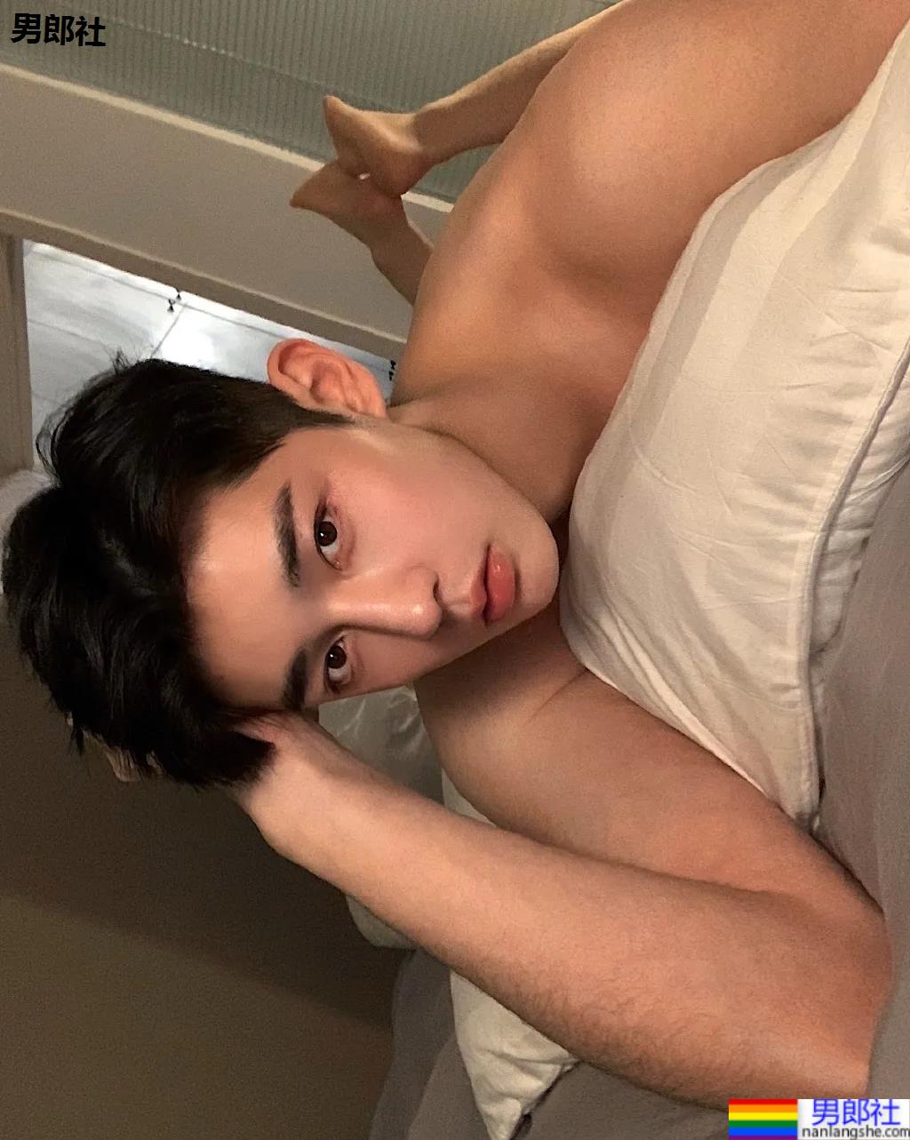 超帅鲜嫩网红博主，帅你一脸鼻血！ - 51虹马