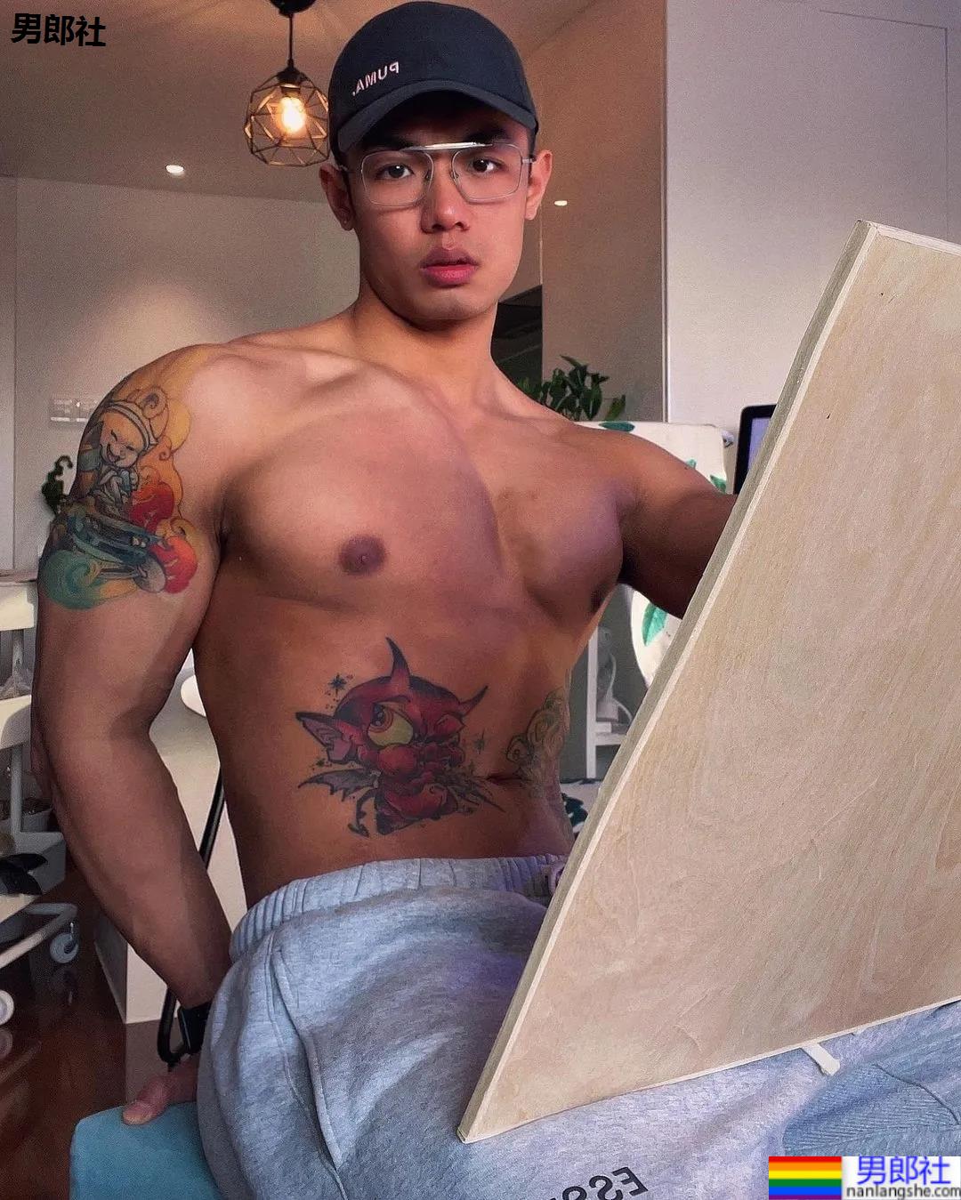 彪学长和网红小黑哥哥官宣了!吃瓜吃到手软! - 51虹马 彪学长和网红小黑哥哥官宣了!吃瓜吃到手软! - 51虹马