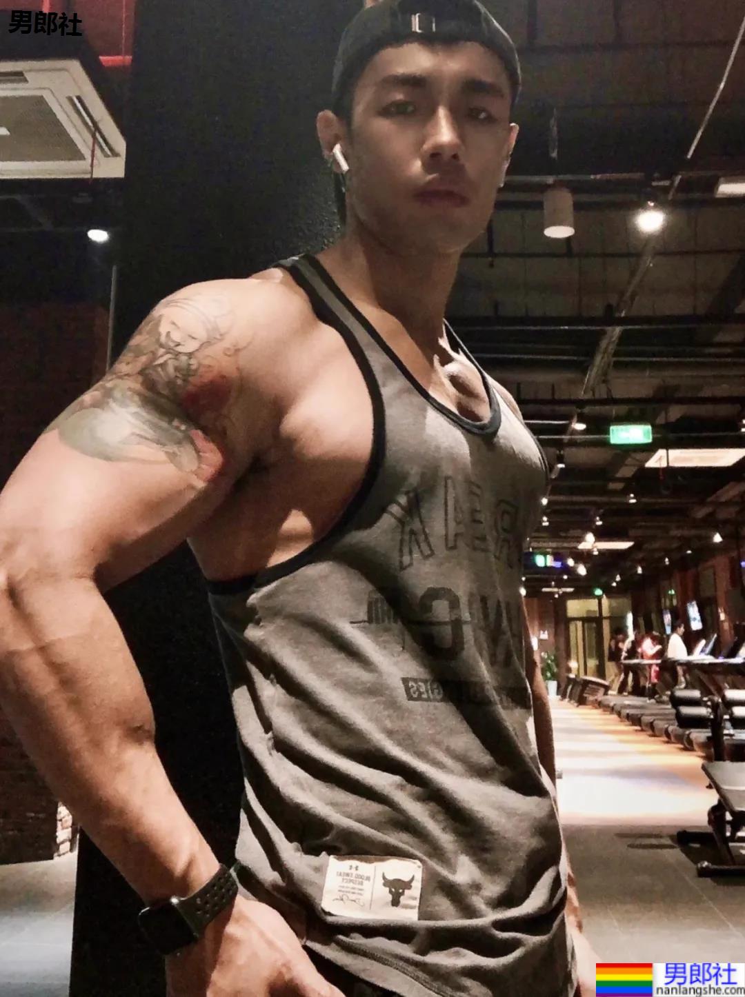 彪学长和网红小黑哥哥官宣了!吃瓜吃到手软! - 51虹马 彪学长和网红小黑哥哥官宣了!吃瓜吃到手软! - 51虹马