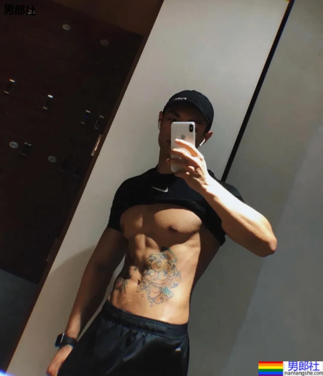 彪学长和网红小黑哥哥官宣了!吃瓜吃到手软! - 51虹马 彪学长和网红小黑哥哥官宣了!吃瓜吃到手软! - 51虹马